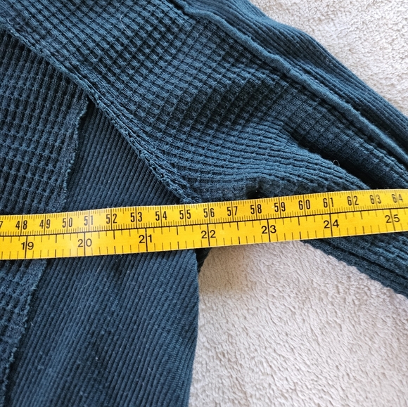 Free People V-Neck Thermal Waffle Knit Shirt Evergreen Green Boho Oversize Med - Picture 5 of 5